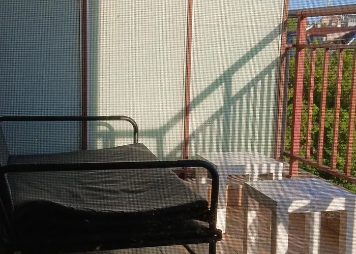 Private Bedroom, Kitchen And Balcony Rum i privatbostad Varna